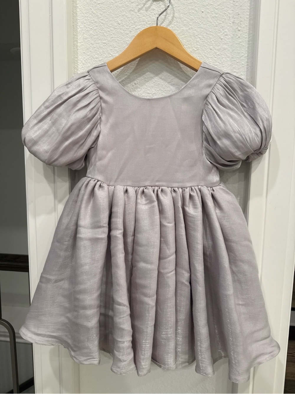 Noralee Girls Size 4 Silver Puff Sleeve Special Occasion Dress